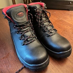 Brand new Avenger Womans Steel Toe Work Boots